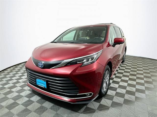 2021 Toyota Sienna XLE FWD photo