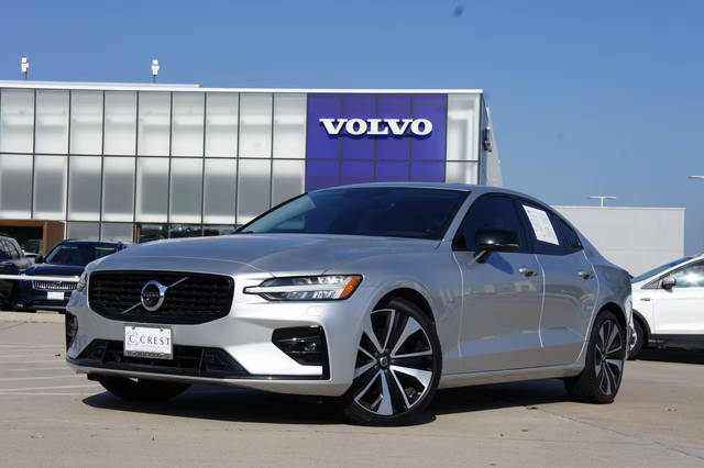 2022 Volvo S60 Momentum FWD photo