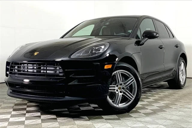 2021 Porsche Macan  AWD photo