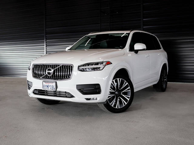 2022 Volvo XC90 Momentum AWD photo