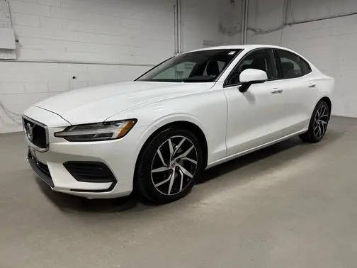 2020 Volvo S60 Momentum AWD photo