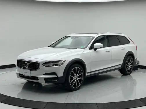 2020 Volvo V90 Cross Country  AWD photo