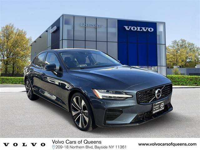 2022 Volvo S60 Momentum FWD photo