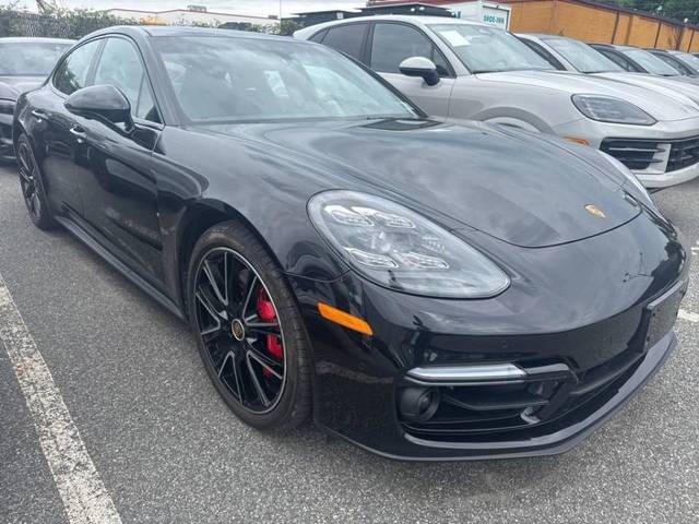 2022 Porsche Panamera GTS AWD photo