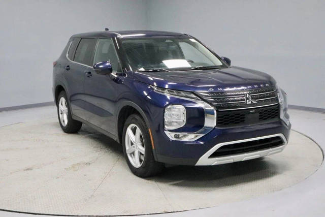 2022 Mitsubishi Outlander SE FWD photo