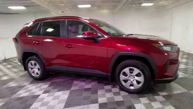 2021 Toyota RAV4 LE AWD photo