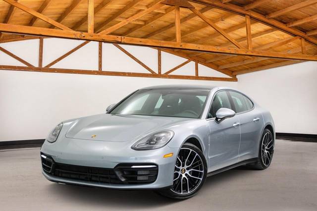 2021 Porsche Panamera  RWD photo