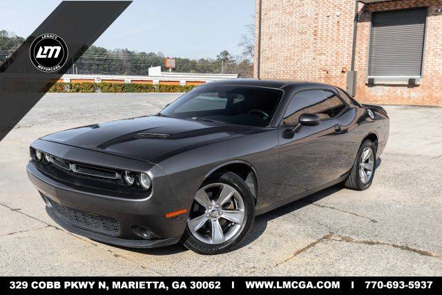 2016 Dodge Challenger SXT RWD photo