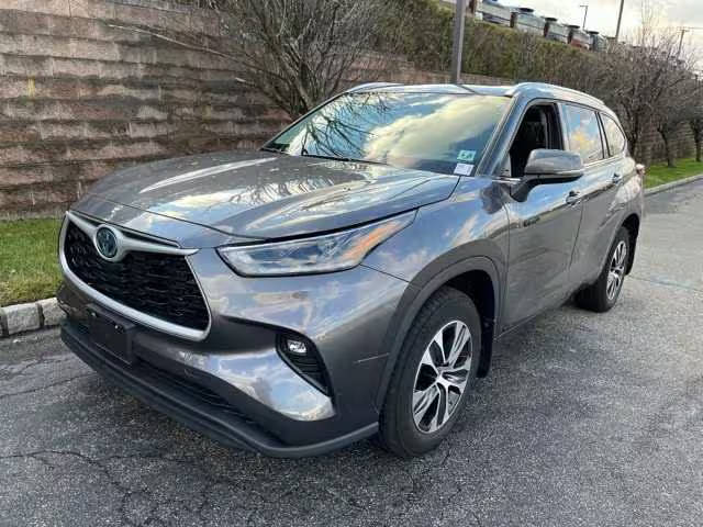 2021 Toyota Highlander Hybrid XLE AWD photo