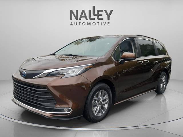 2021 Toyota Sienna XLE FWD photo