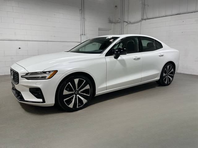2022 Volvo S60 Momentum AWD photo