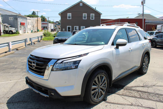 2022 Nissan Pathfinder SL 4WD photo