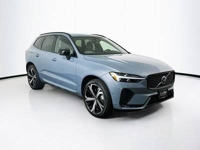 2022 Volvo XC60 R-Design AWD photo