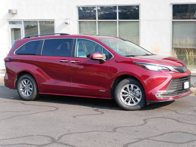 2021 Toyota Sienna XLE AWD photo