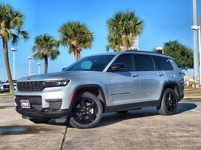 2021 Jeep Grand Cherokee L Altitude 4WD photo