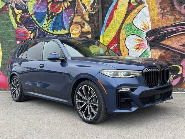 2022 BMW X7 M50i AWD photo