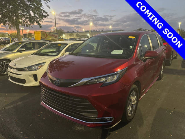 2021 Toyota Sienna XLE FWD photo