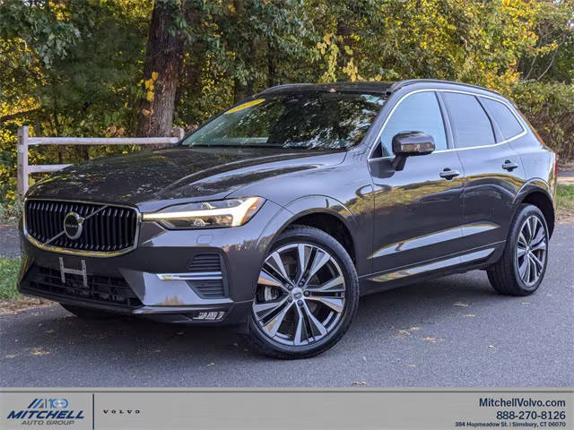 2022 Volvo XC60 Momentum AWD photo