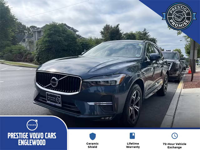 2022 Volvo XC60 Momentum AWD photo