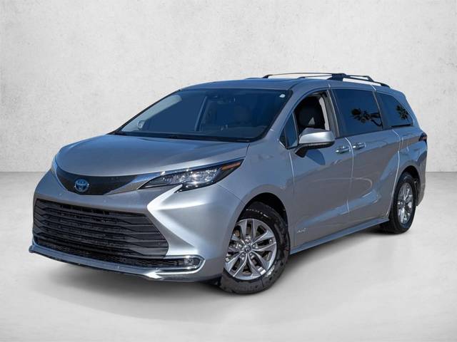 2021 Toyota Sienna XLE FWD photo