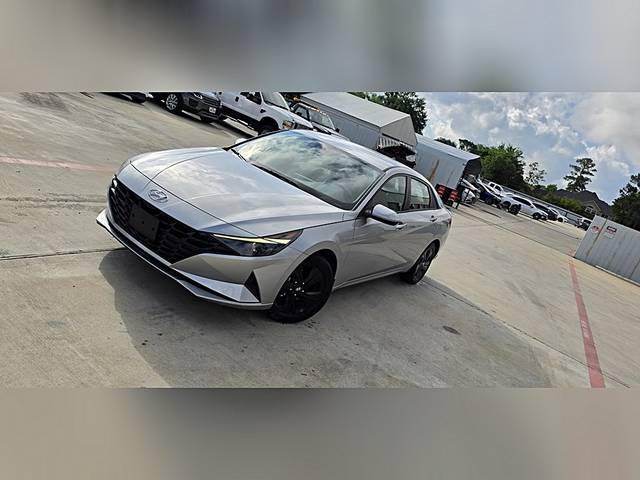 2022 Hyundai Elantra SEL FWD photo