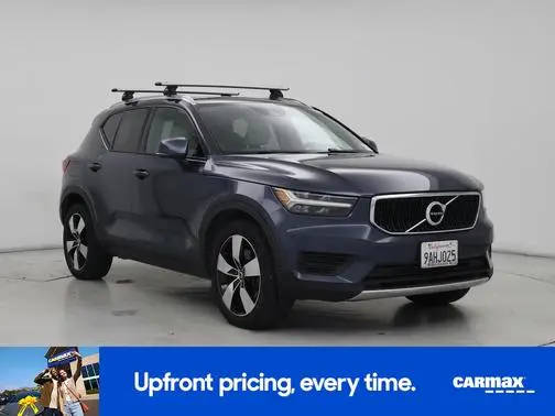 2022 Volvo XC40 Momentum AWD photo