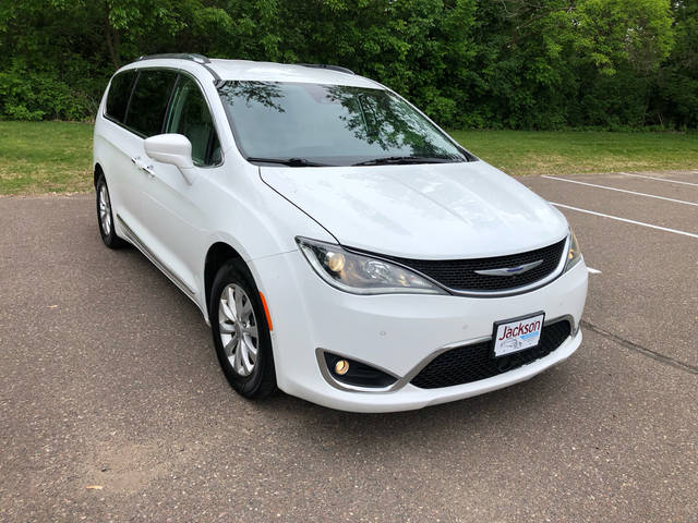 2019 Chrysler Pacifica Minivan Touring L FWD photo