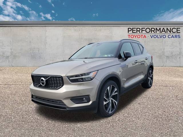 2022 Volvo XC40 R-Design AWD photo