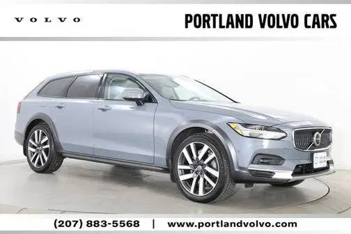 2022 Volvo V90 Cross Country  AWD photo
