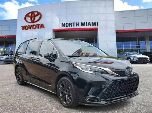 2021 Toyota Sienna XSE FWD photo