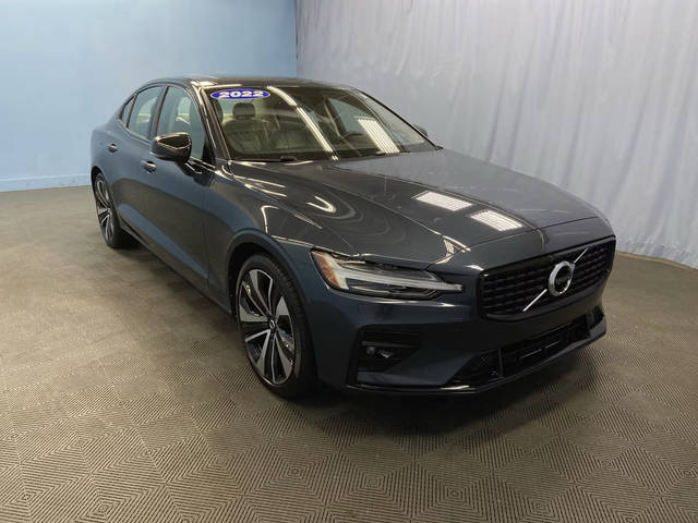 2022 Volvo S60 Momentum AWD photo