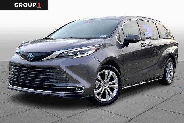 2021 Toyota Sienna Platinum FWD photo