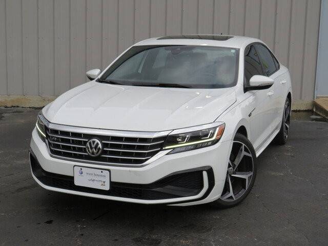 2021 Volkswagen Passat 2.0T R-Line FWD photo