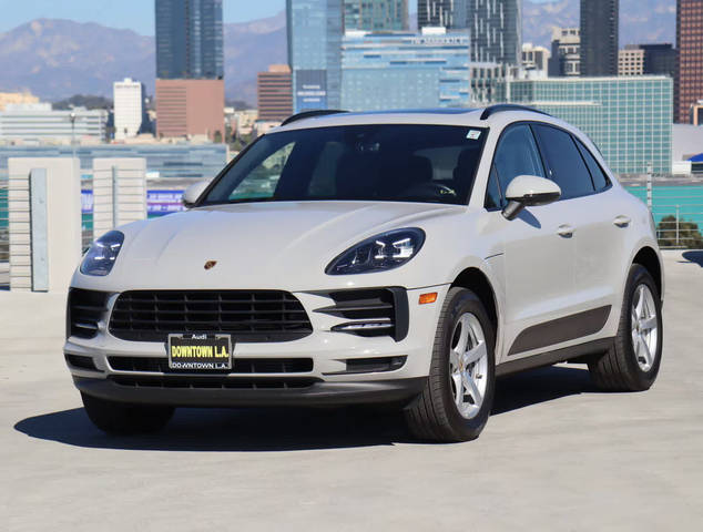 2021 Porsche Macan  AWD photo