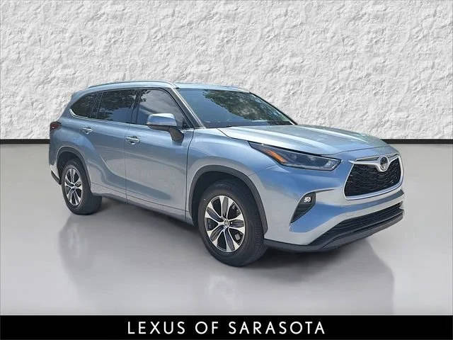 2021 Toyota Highlander XLE FWD photo