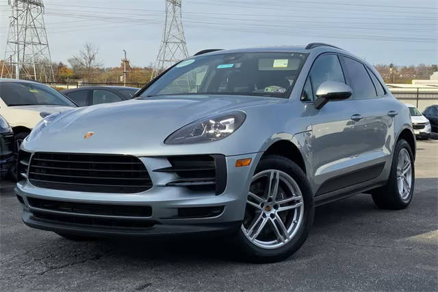 2021 Porsche Macan  AWD photo