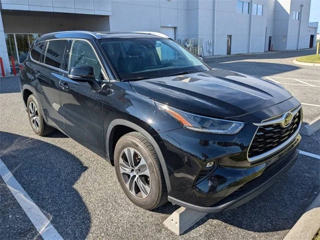 2021 Toyota Highlander XLE FWD photo