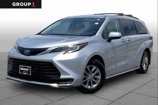 2021 Toyota Sienna LE FWD photo