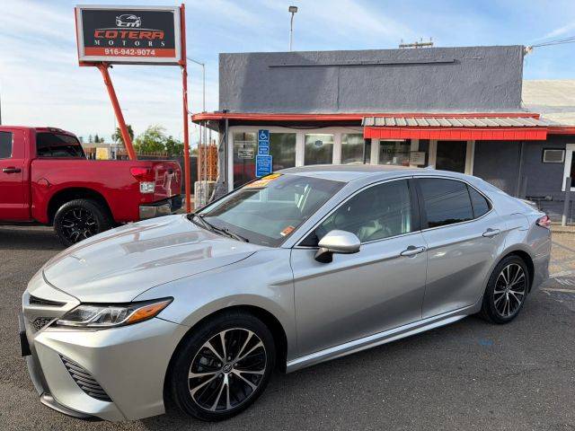 2020 Toyota Camry SE FWD photo