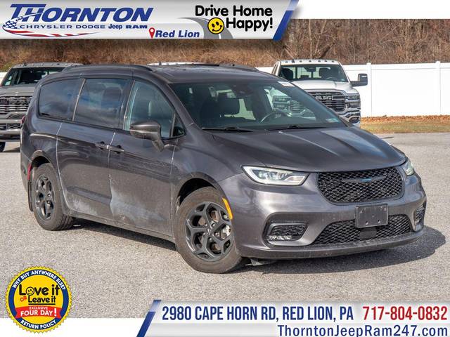 2021 Chrysler Pacifica Minivan Hybrid Touring FWD photo
