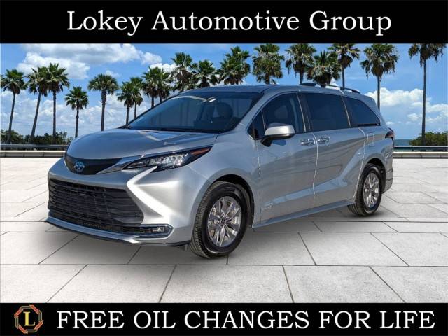 2021 Toyota Sienna XLE FWD photo