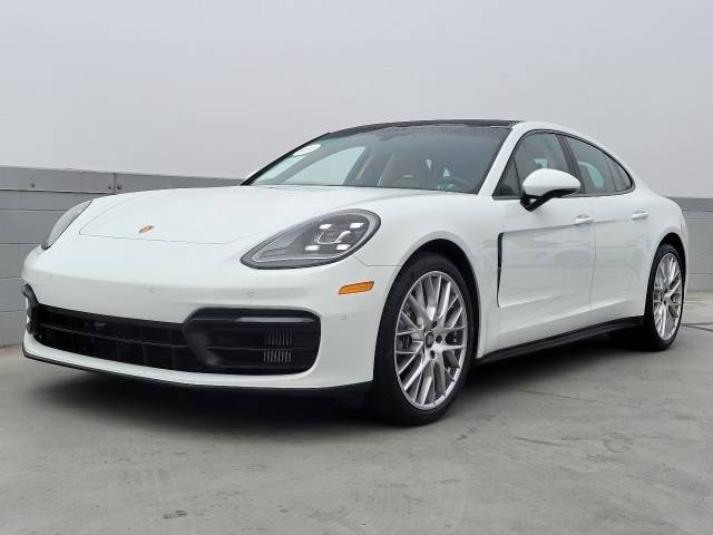 2022 Porsche Panamera  RWD photo