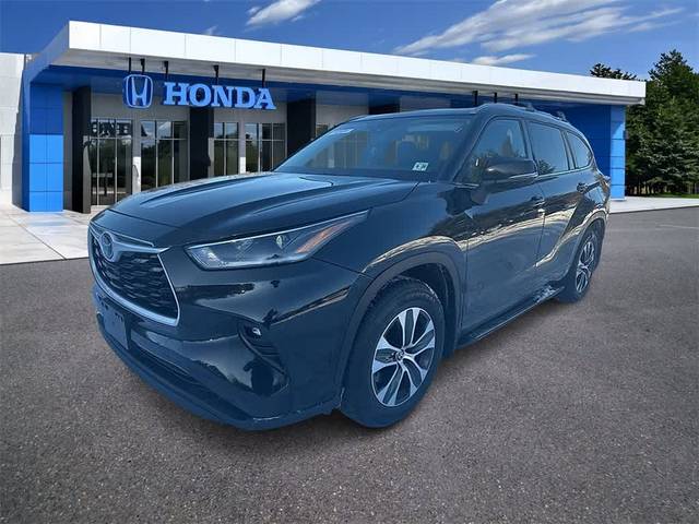 2021 Toyota Highlander XLE AWD photo