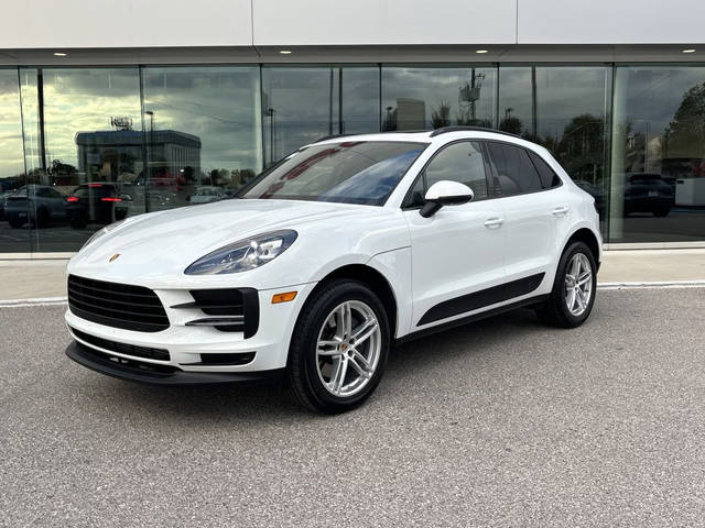 2021 Porsche Macan  AWD photo