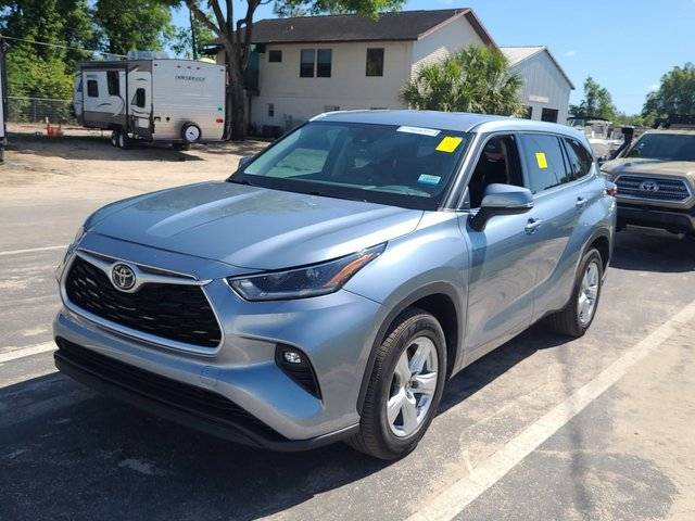 2021 Toyota Highlander LE FWD photo