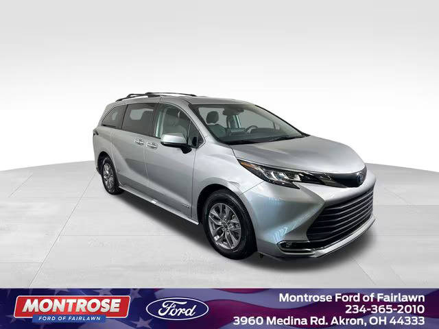 2021 Toyota Sienna XLE FWD photo