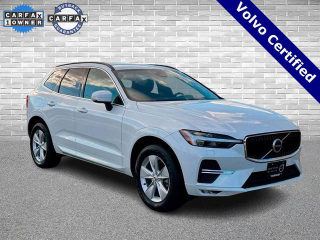 2022 Volvo XC60 Momentum AWD photo