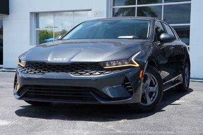 2022 Kia K5 LXS FWD photo