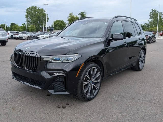 2022 BMW X7 M50i AWD photo