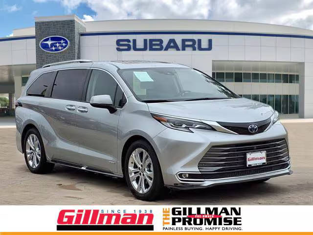 2021 Toyota Sienna Platinum FWD photo